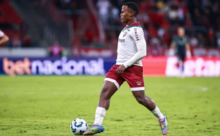 Reunião em janeiro definirá o futuro de Jhon Arias na Inglaterra; Fluminense acompanha de perto Reunião em janeiro definirá o futuro de Jhon Arias na Inglaterra; Fluminense acompanha de perto