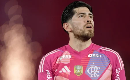 Rossi detalha potencial renovação com o Flamengo, expressando satisfação no clube