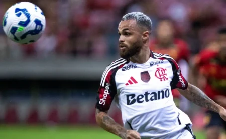 Saída de Michael do Flamengo não terá definição imediata devido à falta de propostas oficiais