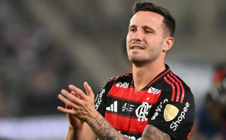 Saúl chora e lamenta vice do Flamengo no Mundial: Precisou respirar fundo, relata site Saúl chora e lamenta vice do Flamengo no Mundial: "Precisou respirar fundo", relata site