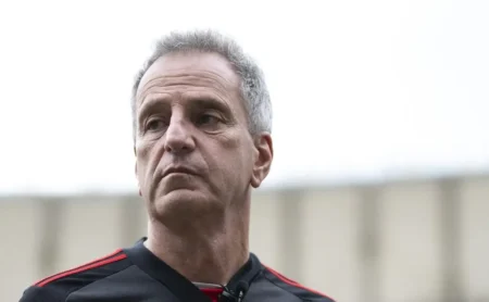 Santos acerta com Landim, ex-dirigente do Flamengo, e empresta goleiro João Fernandes; Vojvoda aprova