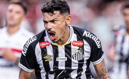 Santos avalia empréstimo de Tiquinho Soares em 2026 e exige divisão salarial de R$ 1,5 milhão Santos avalia empréstimo de Tiquinho Soares em 2026 e exige divisão salarial de R$ 1,5 milhão