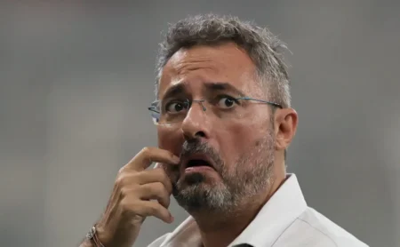 Santos busca Rony: primeira contratação de peso de Mattos na Vila Belmiro