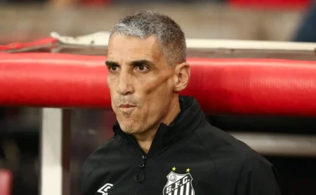 Santos busca feito inédito contra o Juventude, Vojvoda decide