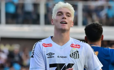 Santos decide manter Rollheiser e só aceitaria transferência por proposta vantajosa