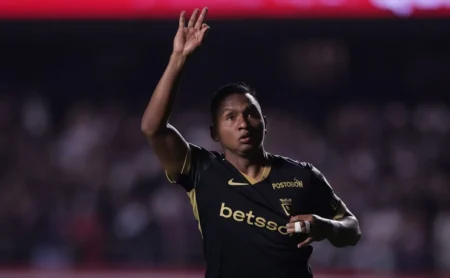 Santos endurece posição e observa aumento do interesse por Morelos, aceitando apenas venda em definitivo