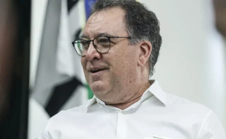 Santos recebe sondagens por Vinicius Zanocelo e Marcelo Teixeira não descarta saída