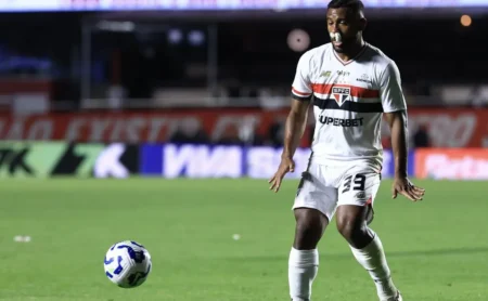 São Paulo afasta Luan, mas volante busca cumprir contrato até 2026 São Paulo afasta Luan, mas volante busca cumprir contrato até 2026