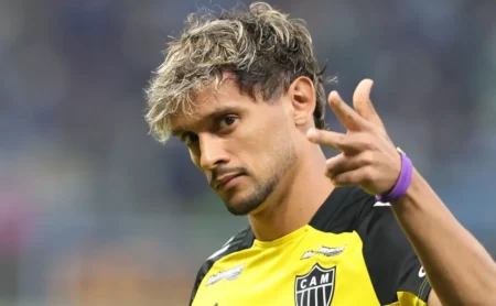 São Paulo busca Scarpa, Atlético-MG dificulta e negociação se estende.