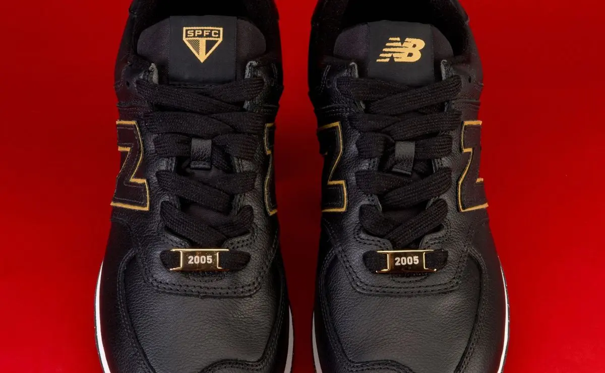 São Paulo e New Balance lançam tênis em edição limitada celebrando o título mundial São Paulo e New Balance lançam tênis em edição limitada celebrando o título mundial