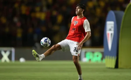 São Paulo facilita ida de Ferraresi ao Botafogo em negociação com opção de compra milionária