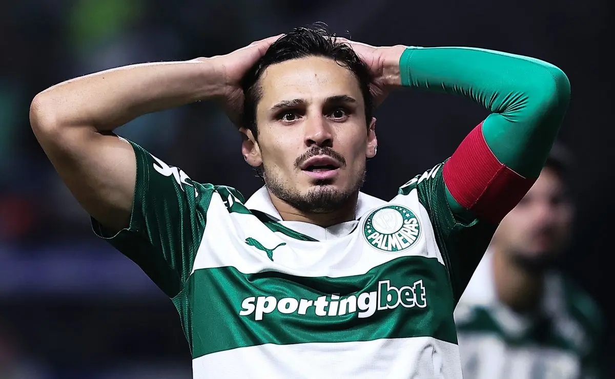 Textor mira Raphael Veiga e Aníbal Moreno para reforçar o meio-campo do Botafogo Textor mira Raphael Veiga e Aníbal Moreno para reforçar o meio-campo do Botafogo