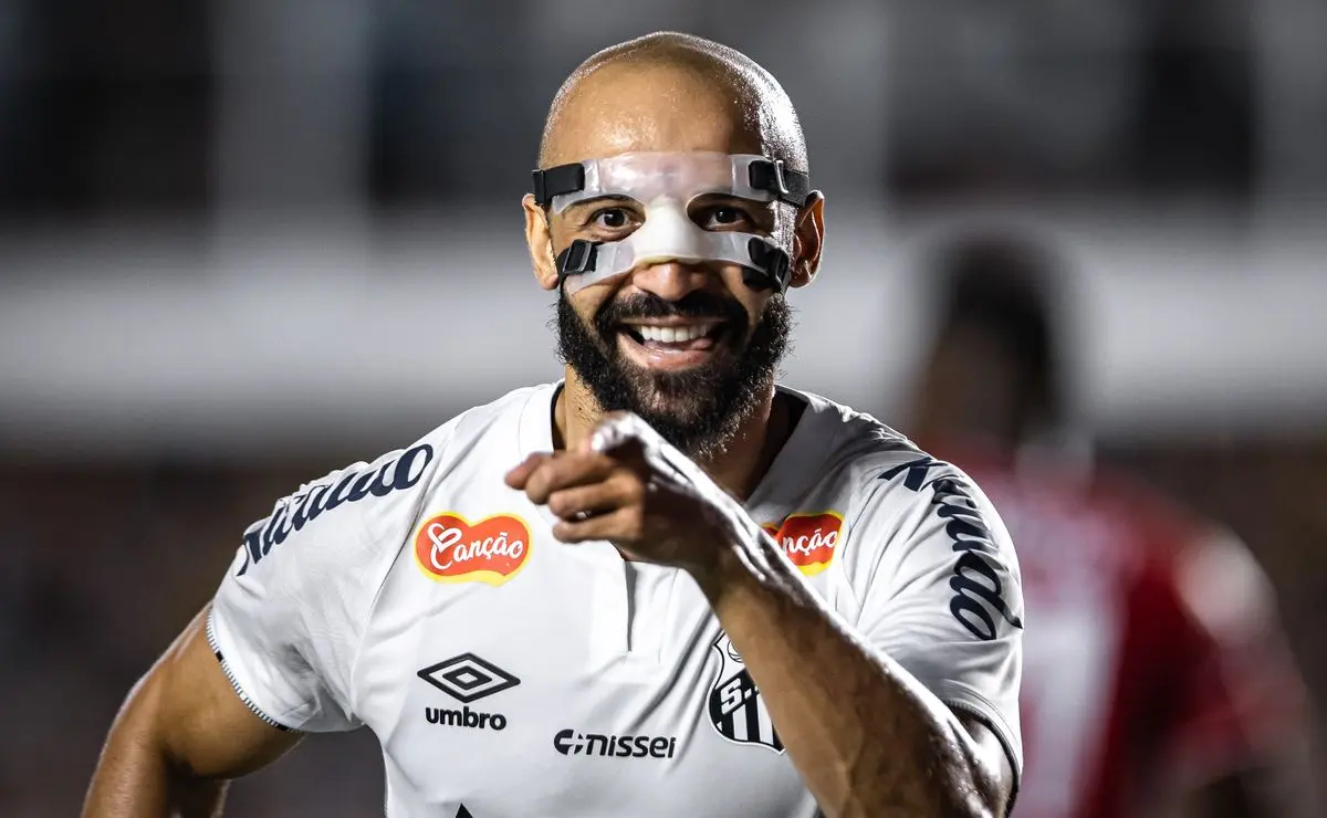 Thaciano figura entre os convocados do Santos em meio a rumores de transferência Thaciano figura entre os convocados do Santos em meio a rumores de transferência