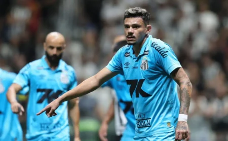 Tiquinho Soares e Thaciano têm salários combinados no Santos equivalentes ao de Gabigol no Cruzeiro