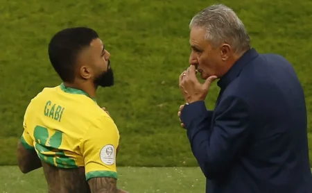 Tite age rápido após assumir o Cruzeiro e define futuro de Gabigol Tite age rápido após assumir o Cruzeiro e define futuro de Gabigol