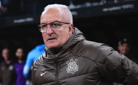 Torcedores pedem demissão imediata de Dorival Júnior no Corinthians por insatisfação