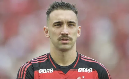 Torcida do Flamengo rejeita Léo Ortiz e pede Danilo no lugar de Filipe Luís Torcida do Flamengo rejeita Léo Ortiz e pede Danilo no lugar de Filipe Luís