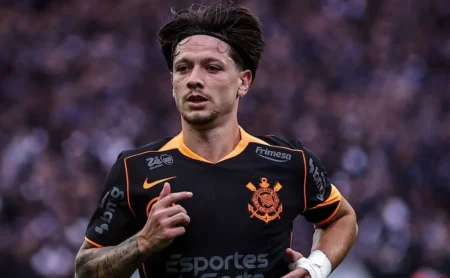 Tostão concorda com a decisão de Dorival Júnior de manter Garro no banco em Cruzeiro x Corinthians