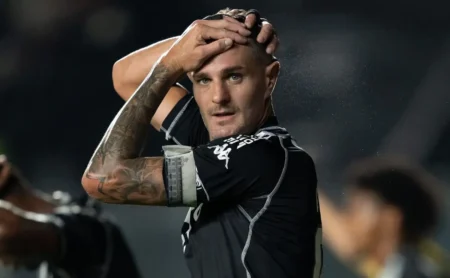 Vasco acende o alerta sobre Vegetti antes da primeira decisão contra o Corinthians Vasco acende o alerta sobre Vegetti antes da primeira decisão contra o Corinthians