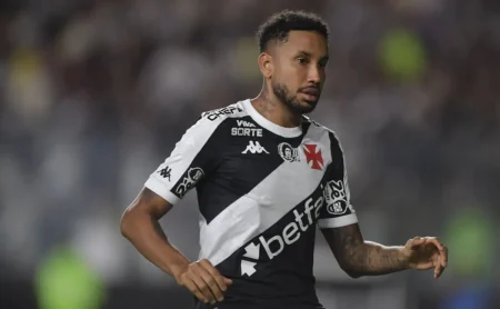 Vasco assegura permanência de Jair até 2026, fortalecendo planejamento para futuro