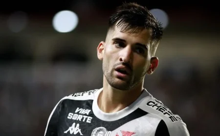 Vasco define saída de 4 estrangeiros e inicia reformulação no elenco
