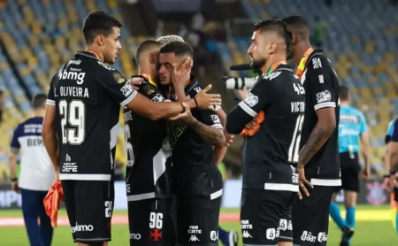 Vasco: Jogadores e funcionários do Maracanã se envolvem em discussão após derrota para o Corinthians Vasco: Jogadores e funcionários do Maracanã se envolvem em discussão após derrota para o Corinthians