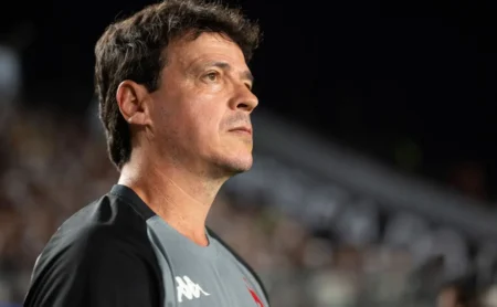 Vasco terá desfalques de Lucas Piton, Matheus Cocão, Jair e Adson contra o Corinthians