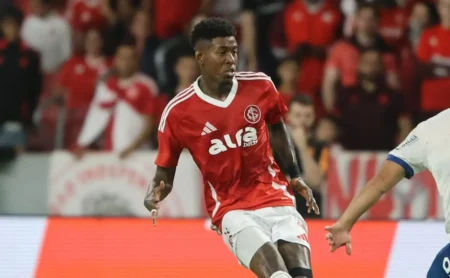 Venê Casagrande explica a insistência do Flamengo em Vitão, apesar do interesse do Cruzeiro Venê Casagrande explica a insistência do Flamengo em Vitão, apesar do interesse do Cruzeiro