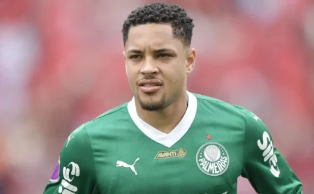 Venda de Vitor Roque do Palmeiras ao Chelsea por R$ 322 milhões é iminente, segundo imprensa espanhola