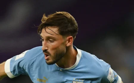 Viña Pede Mais Minutos e Considera Saída do Flamengo