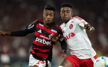 Vitão cumpre promessa e decide entre Flamengo e Cruzeiro