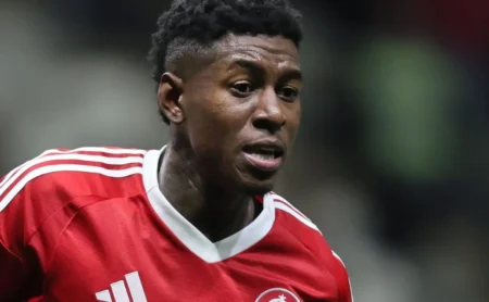 Vitão desabafa com o Inter salvo da Série B e desconversa sobre sua continuidade Vitão desabafa com o Inter salvo da Série B e desconversa sobre sua continuidade