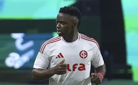 Vitão e Carbonero: Saída do Inter e Permanência no Brasil com Interesse de Rivais Vitão e Carbonero: Saída do Inter e Permanência no Brasil com Interesse de Rivais