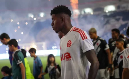 Vitão próximo do Flamengo: acordo avança e encerra novela com o Internacional