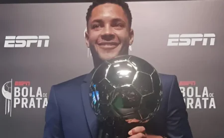 Vitor Roque fala sobre possível convocação para a Copa do Mundo pela Seleção Brasileira Vitor Roque fala sobre possível convocação para a Copa do Mundo pela Seleção Brasileira