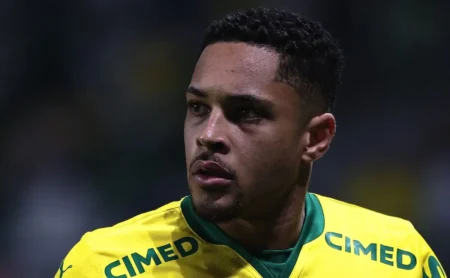 Vitor Roque e mais 2 concorrem ao prêmio Rei da América após temporada no Palmeiras