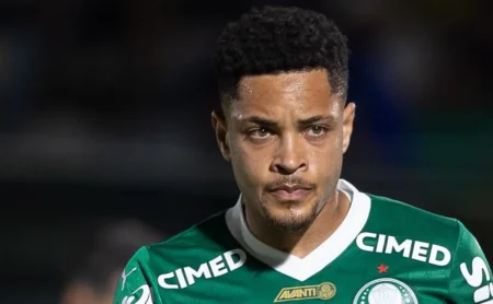 Vitor Roque Rompe Silêncio Após Derrota na Final da Libertadores para o Flamengo