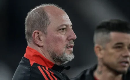 Vitória busca renovação com Ramon até 2026, e Barcellos avalia proposta no Internacional