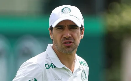 Abel Ferreira critica calendário ao retornar ao Palmeiras: “Uma crítica construtiva à FPF…”