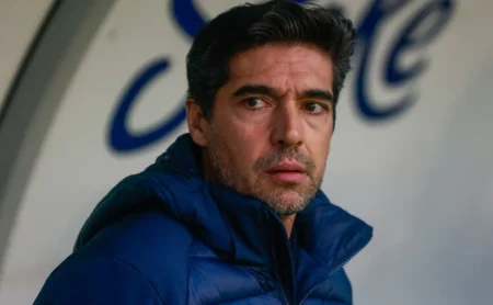 Abel Ferreira reacende debate sobre derrota para o Flamengo na Libertadores: “O asterisco permanece”