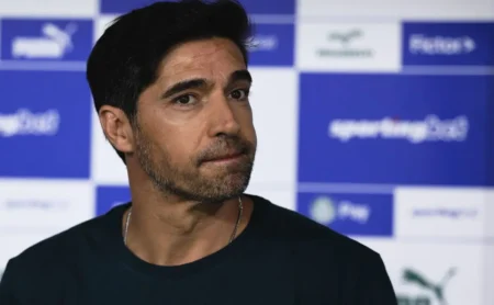 Abel Ferreira gera polêmica ao citar novamente o Flamengo em coletiva: “Basta olhar para a média” Abel Ferreira gera polêmica ao citar novamente o Flamengo em coletiva: “Basta olhar para a média”