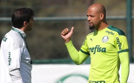 Abel volta a treinar com o elenco do Palmeiras e rebate críticas de Felipe Melo sobre sua ausência Abel volta a treinar com o elenco do Palmeiras e rebate críticas de Felipe Melo sobre sua ausência