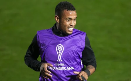 Alerrandro no Internacional: futuro depende de conversa após férias no Brasil