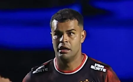 Alisson define futuro e negociação para saída é cancelada