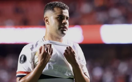 Alisson, fora do Corinthians, causa tensão interna e clube espera atitude do São Paulo