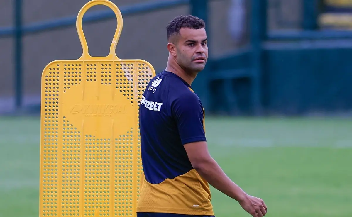 Alisson retorna ao São Paulo após negociação fracassada; Calleri e Danielzinho geram preocupação Alisson retorna ao São Paulo após negociação fracassada; Calleri e Danielzinho geram preocupação