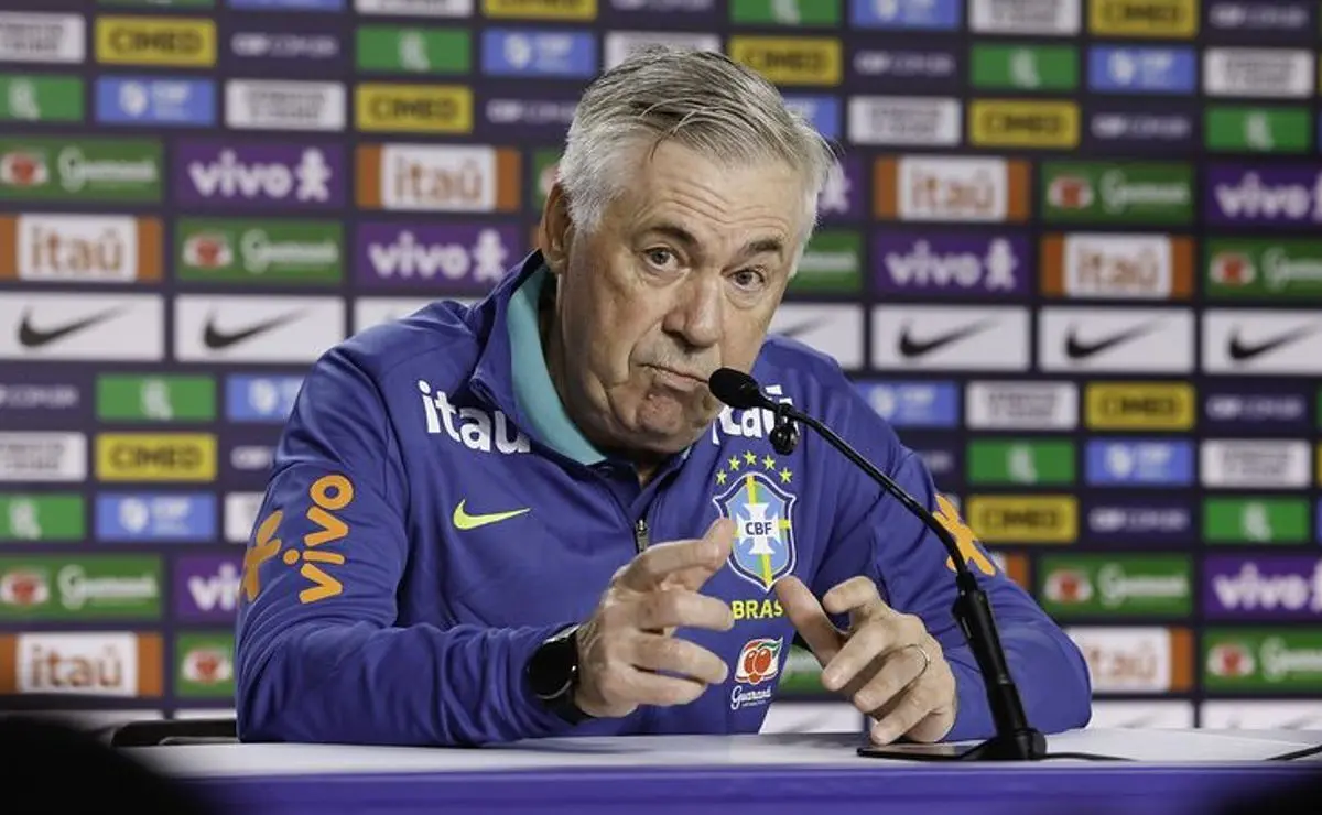 Ancelotti acompanha Carlos Vinícius no Maracanã e avalia opções para a Seleção Brasileira Ancelotti acompanha Carlos Vinícius no Maracanã e avalia opções para a Seleção Brasileira