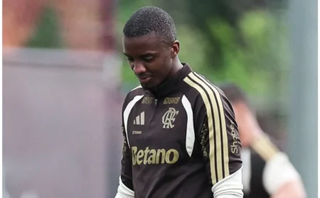 Andrew regularizado no Flamengo e pode ser titular no Fla-Flu