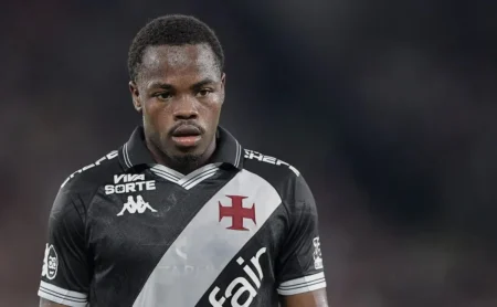 Andrés Gómez avalia possível saída de Rayan do Vasco e impacto no elenco