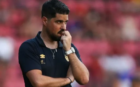 António Oliveira processa o Corinthians por dívida não paga